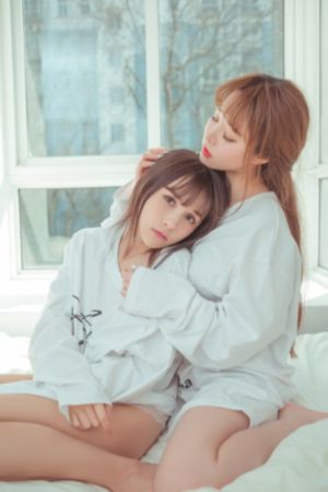 美女打扑克免费网站